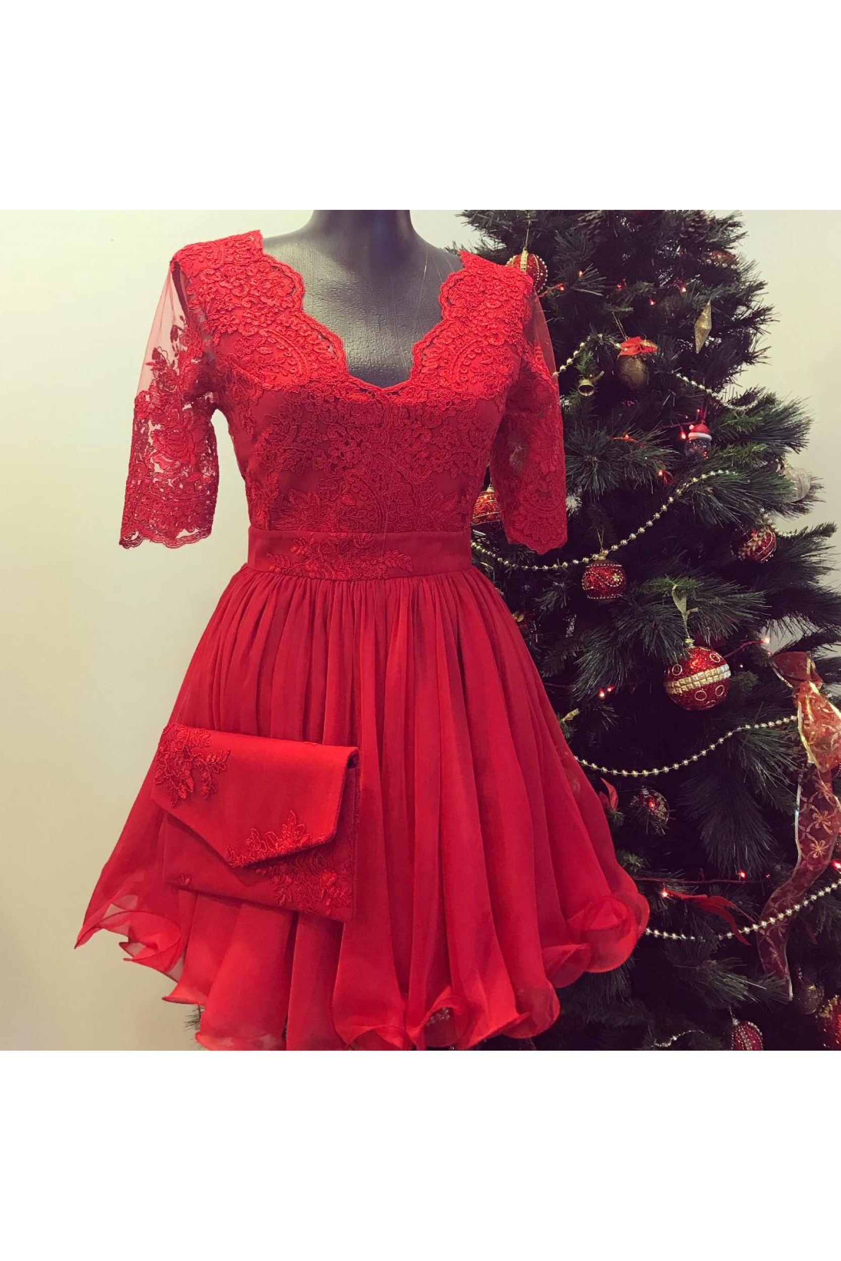 Rochie in clos dublu din voal si dantela rosie